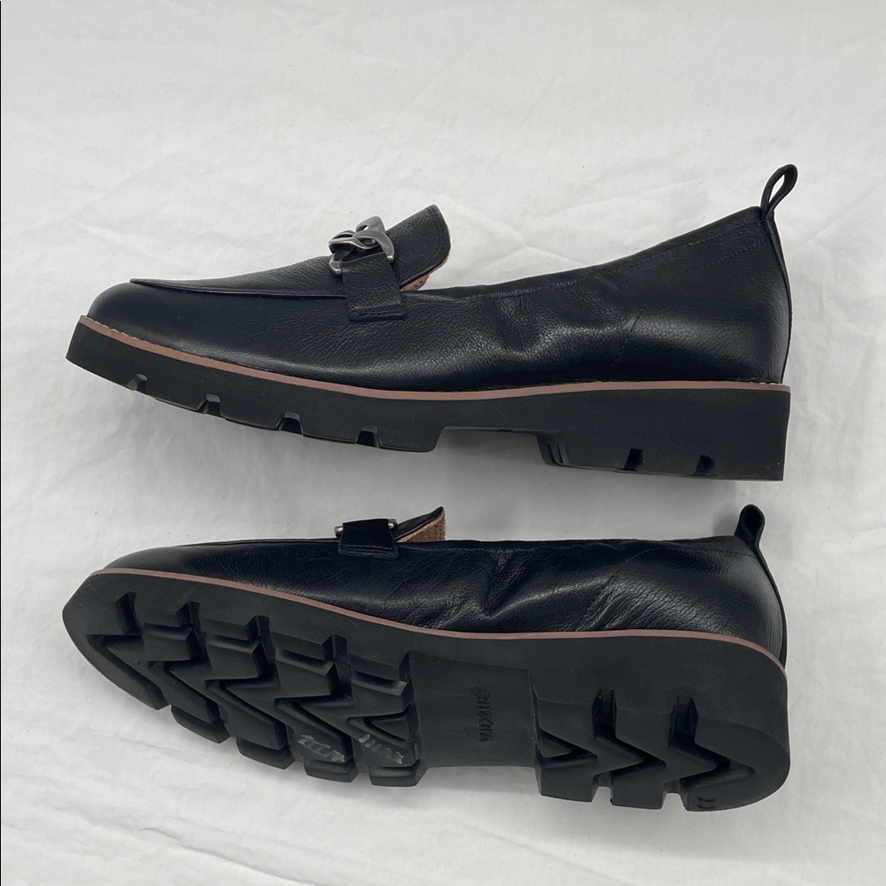 Vionic Black Leather Chain-Trim Loafers - Picture 15 of 16